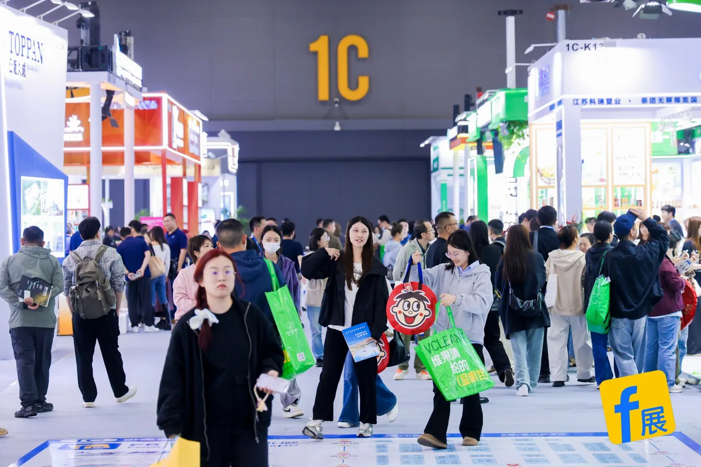 1C 馆现场 · 品牌展示与观众交流 · FBIF2026